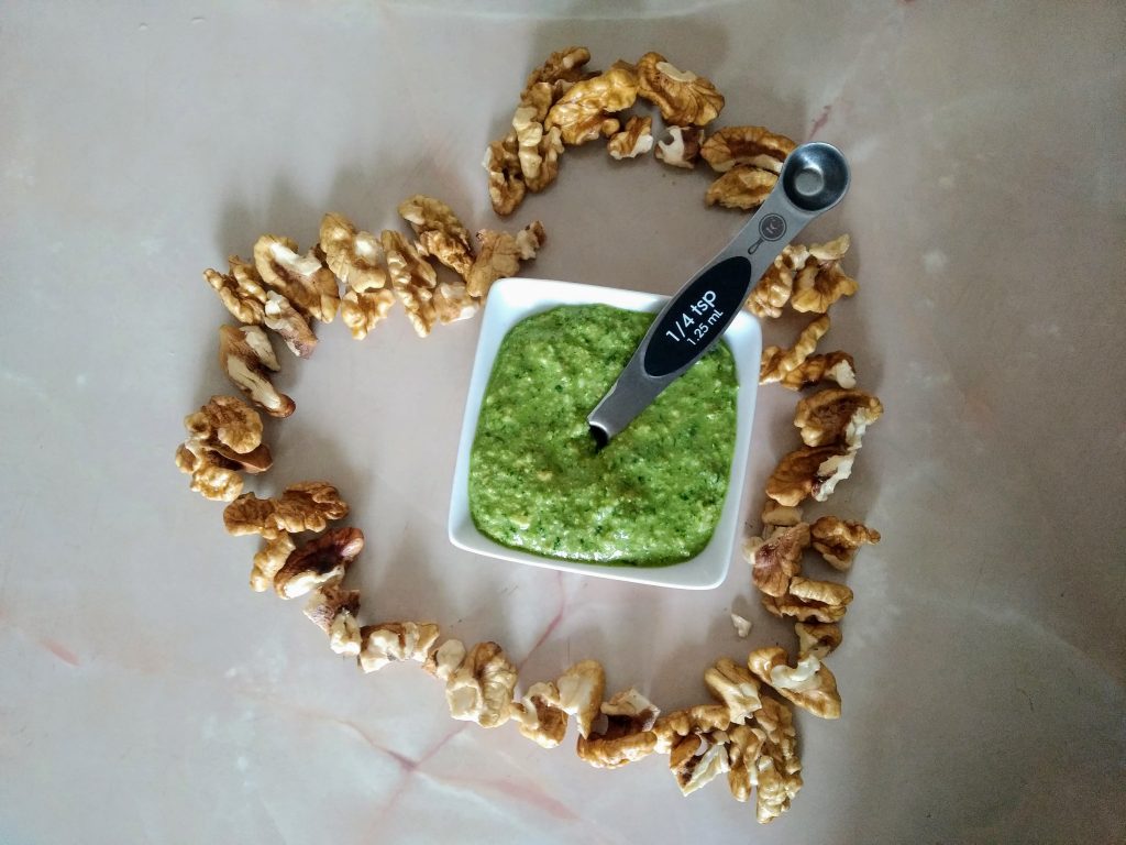 Pesto a la Moldavie (+ o idee de salata)