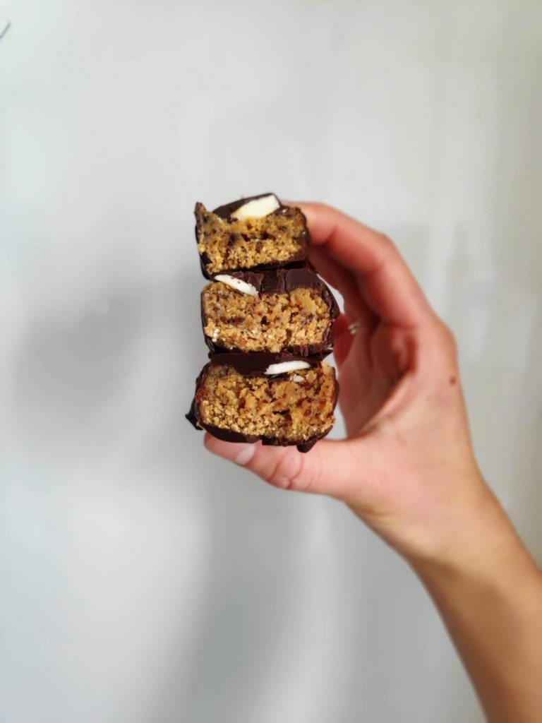 Batonas "snickers" vegan (doar 6 ingrediente)