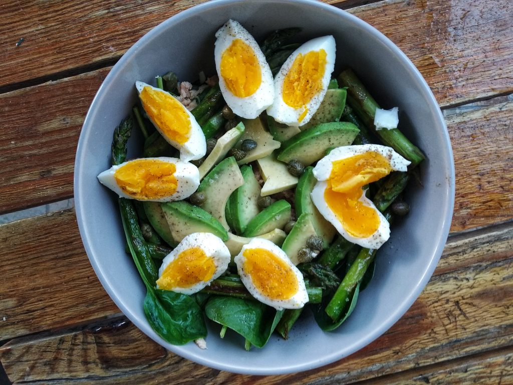 Salata de primavara cu sparanghel